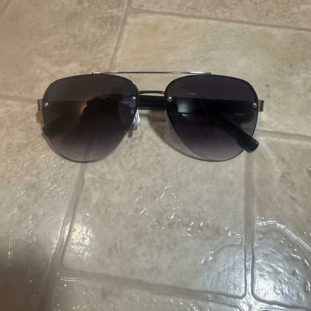Snooki Shop Aviators Silver with red and green accents